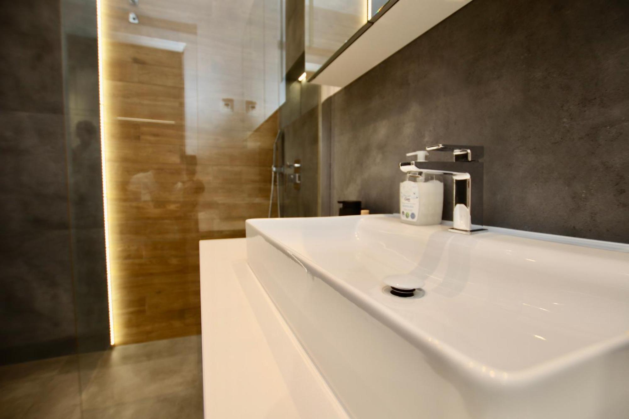 Luxury 2-Room Apartment In Praga-Polnoc Port Praski Varsó Kültér fotó